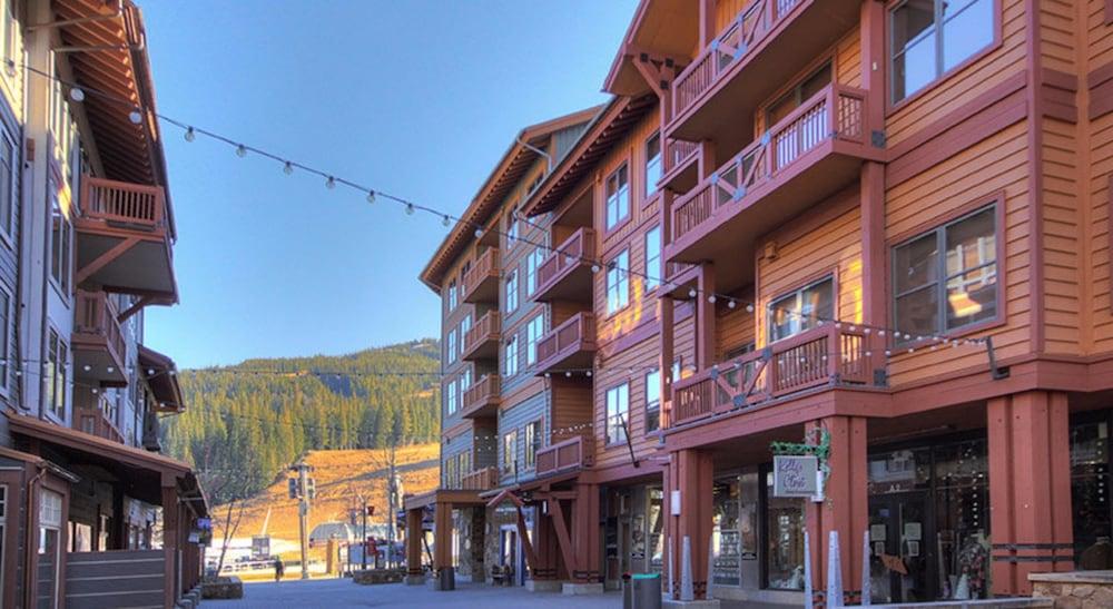 Copper One at Center Village by Copper Mountain Lodging Property Grounds