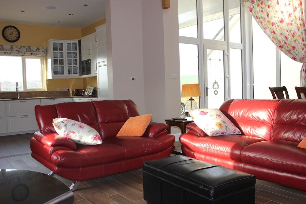 Leaghan Self Catering Living Area