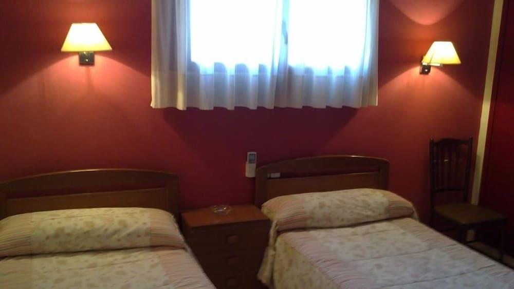 Hostal Cal Jaume Room