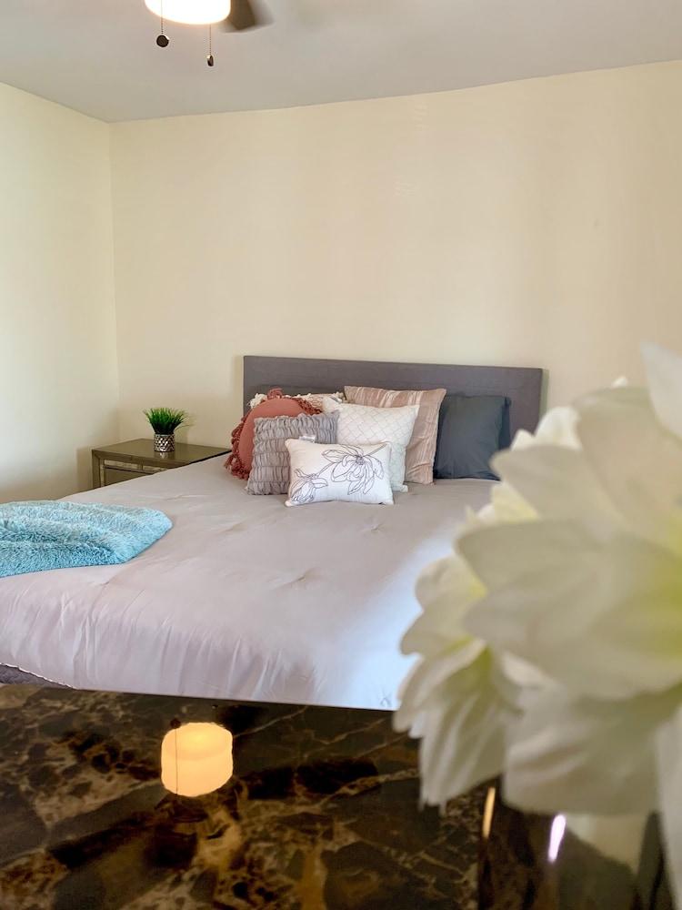 ذا تروتر مانور - ويث برايفت يارد آند باركينج، نير فولز آند كازينو باي نياجارا هوسبيتال غرفة