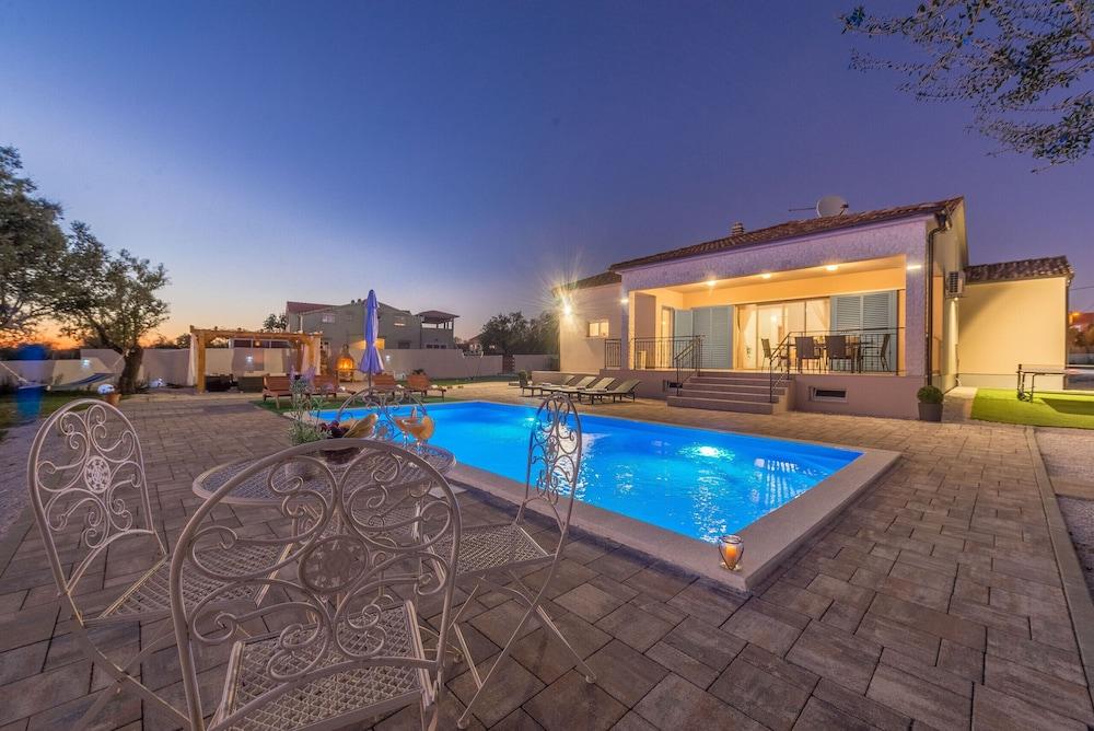 فيلا تارا ثدارفيلاس