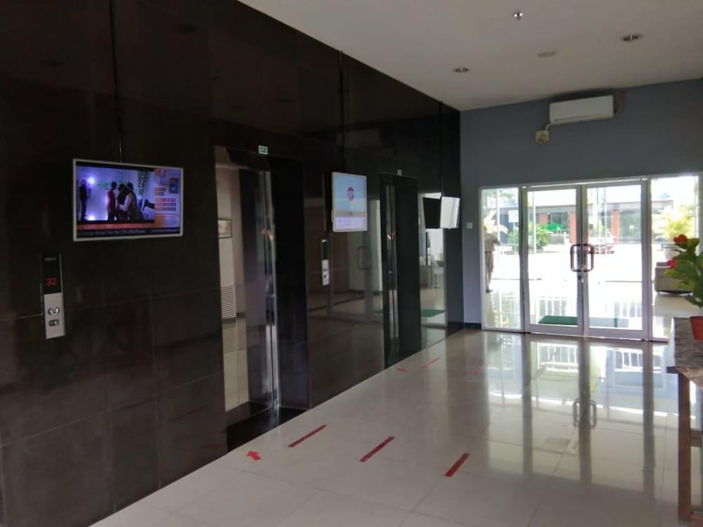 ديندا أبارتمنت جونونج بوتري سكوير الردهة