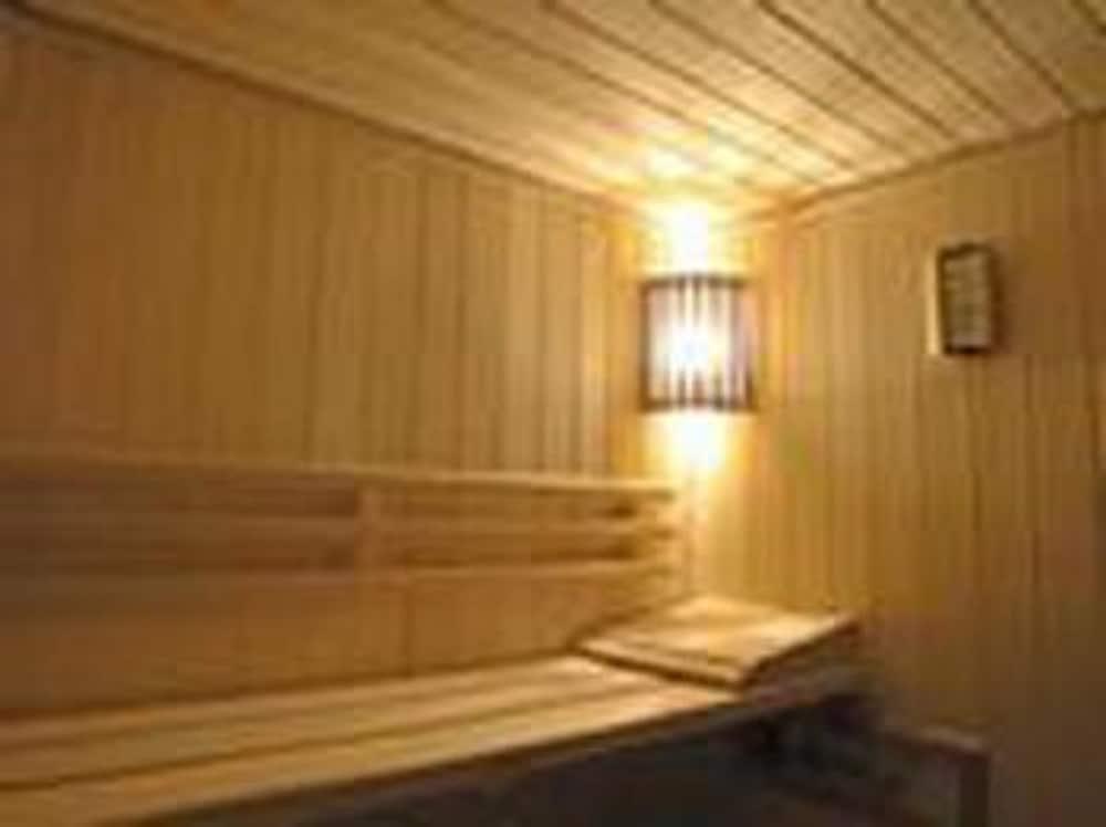 كراتر ليك إن آند ريتريت ساونا