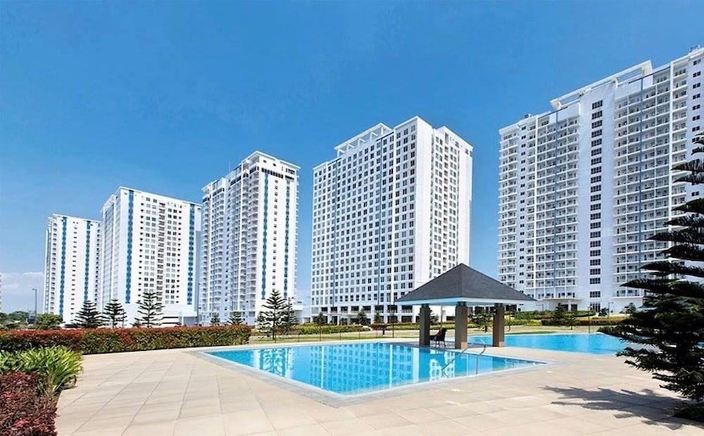 Dr. Calayan's Cozy Wind Residences Tagaytay Taal View Property Grounds