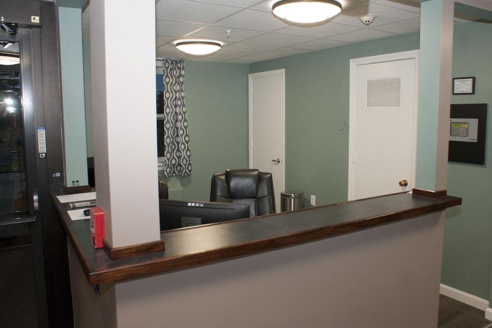 Pine Tree Inn Reception
