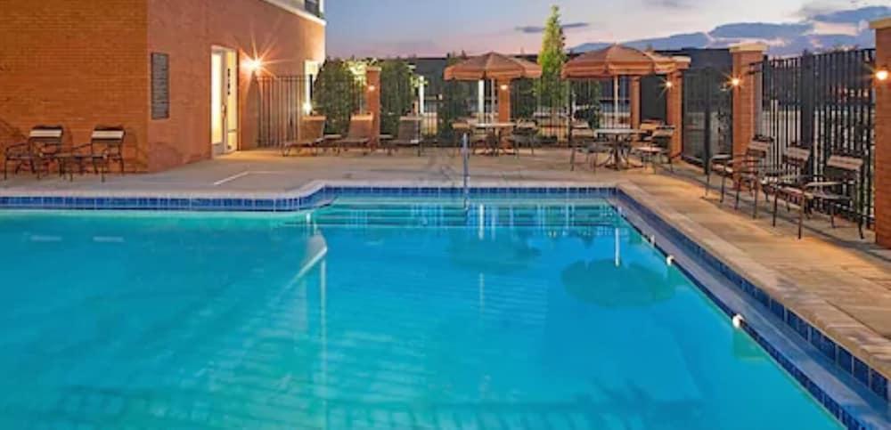 هياة بليس ممفيس / جيرمانتاون حمام سباحة مكشوف