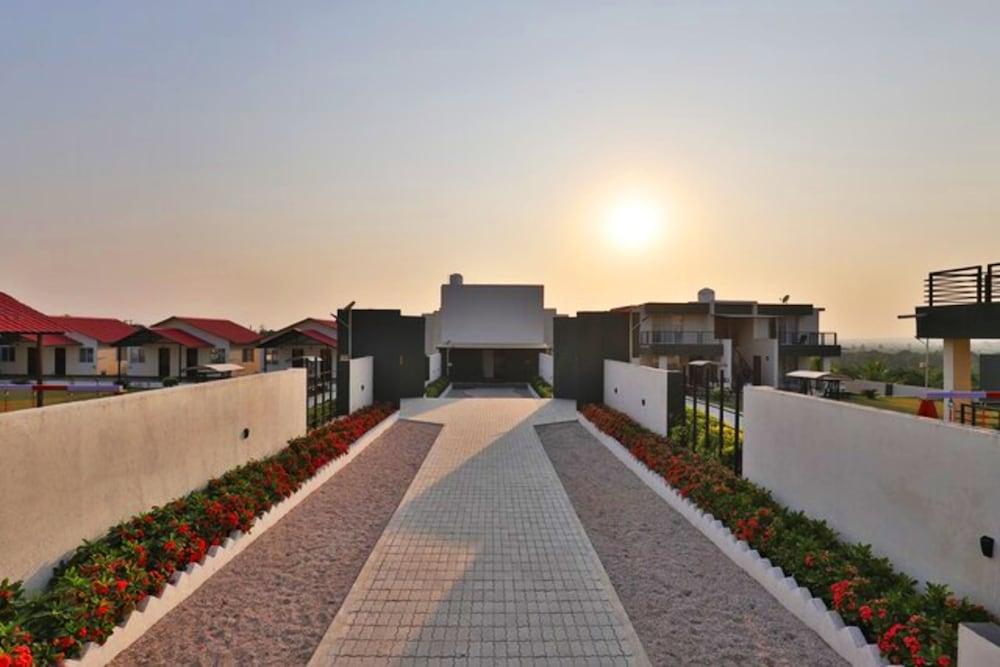 Gir Athiz Resort With Swimming Pool Exterior