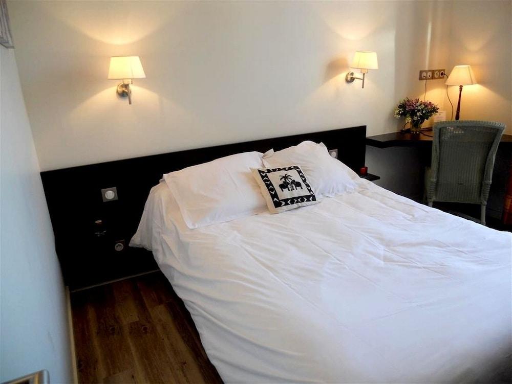 Logis Hôtel de Bretagne Room