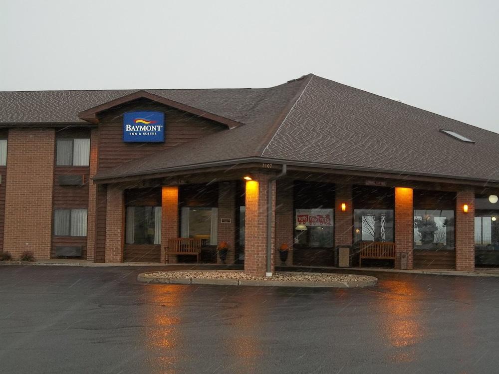 Baymont by Wyndham Marshfield Exterior