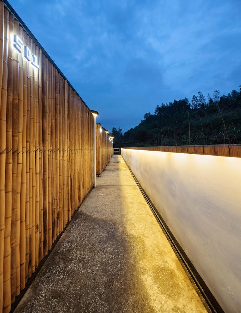 Zhangjiajie SIXX Hotel Exterior