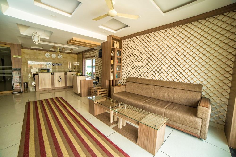 Spring Field Billets Lobby