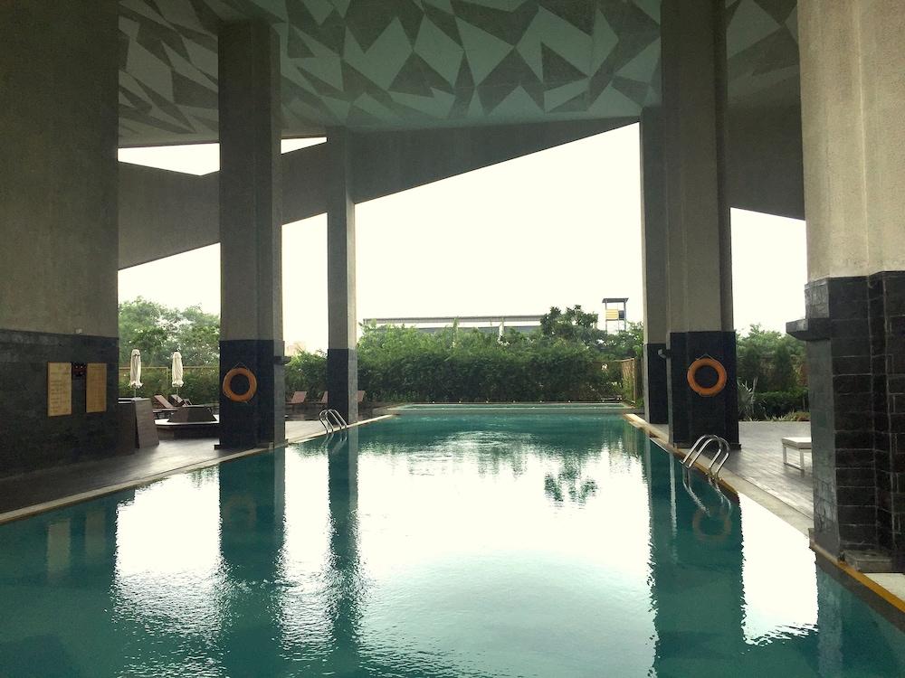 Vivanta New Delhi, Dwarka Indoor/Outdoor Pool