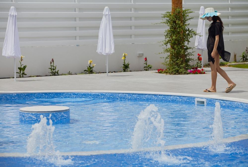 Princessa Vera Hotel Apartments Outdoor Pool