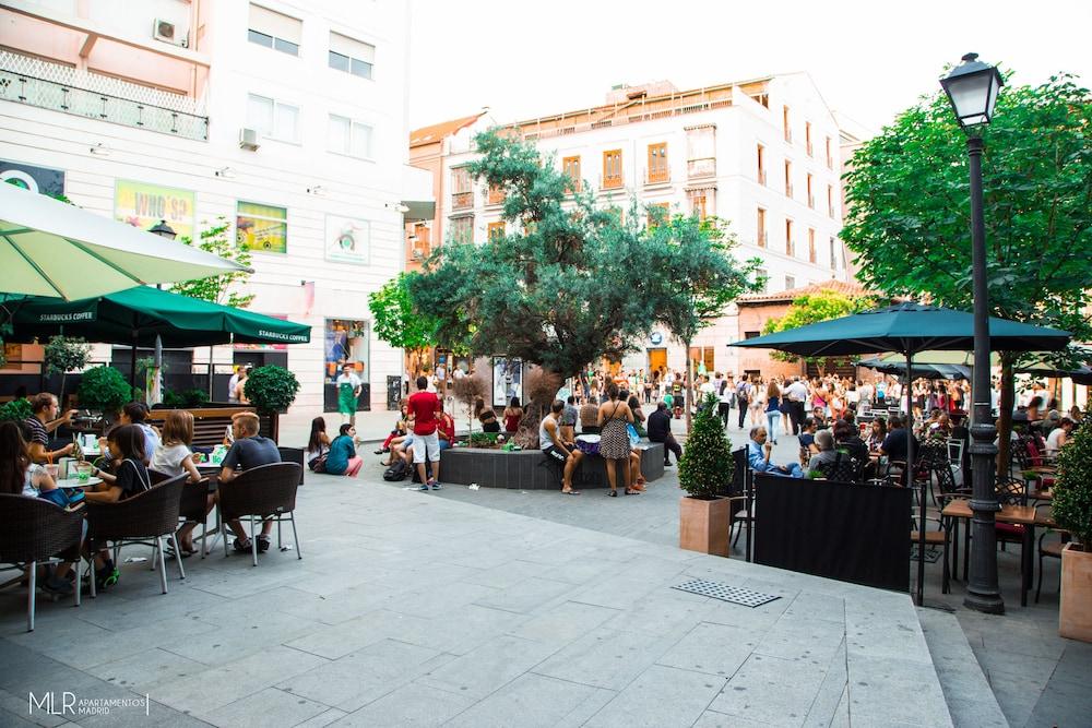 برايت أبارتمنتس إن فوينكارال باي ألو هاوسينج أخرى