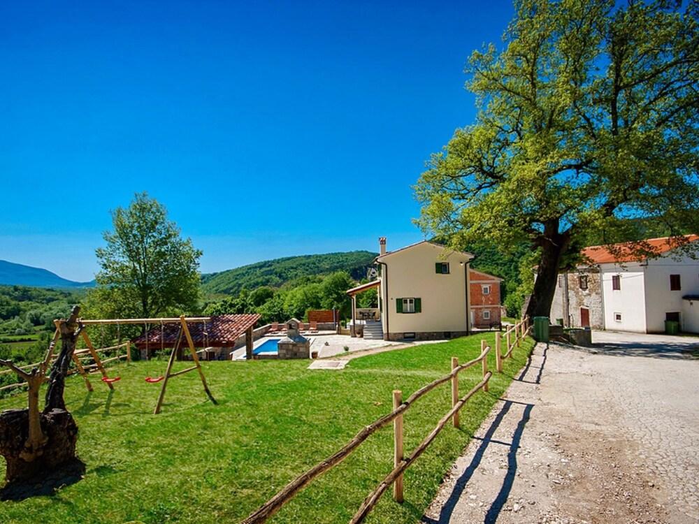 Well Maintained Villa With Private Pool, Large Garden and Partly View of the Kvarner Gulf Exterior
