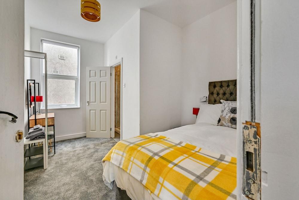 Albert View Room