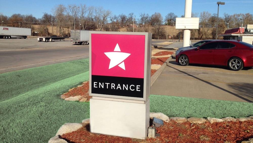 ماجنوسون هوتل ساند سبرينجز  - توسلا ويست المنطقة الخارجية