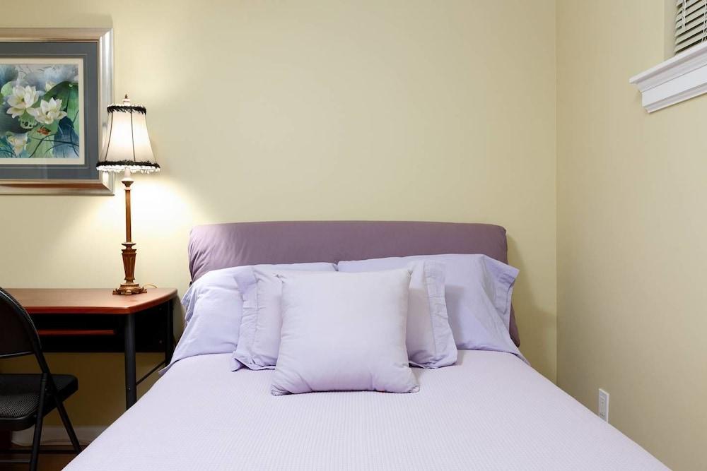 كوزي 3 بد روم إن نورث فانكوفر غرفة