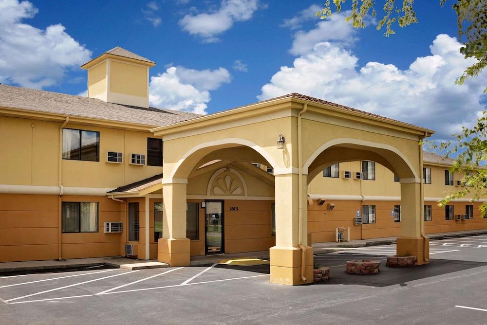 سوبر 8 باي ويندام مونسي/بول ستريت كوليدج أريا المنطقة الخارجية