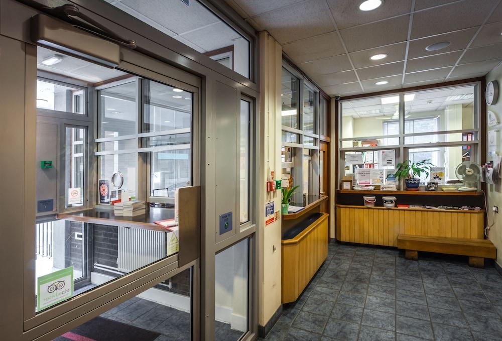 LSE Carr-Saunders Hall - Campus Accommodation Reception