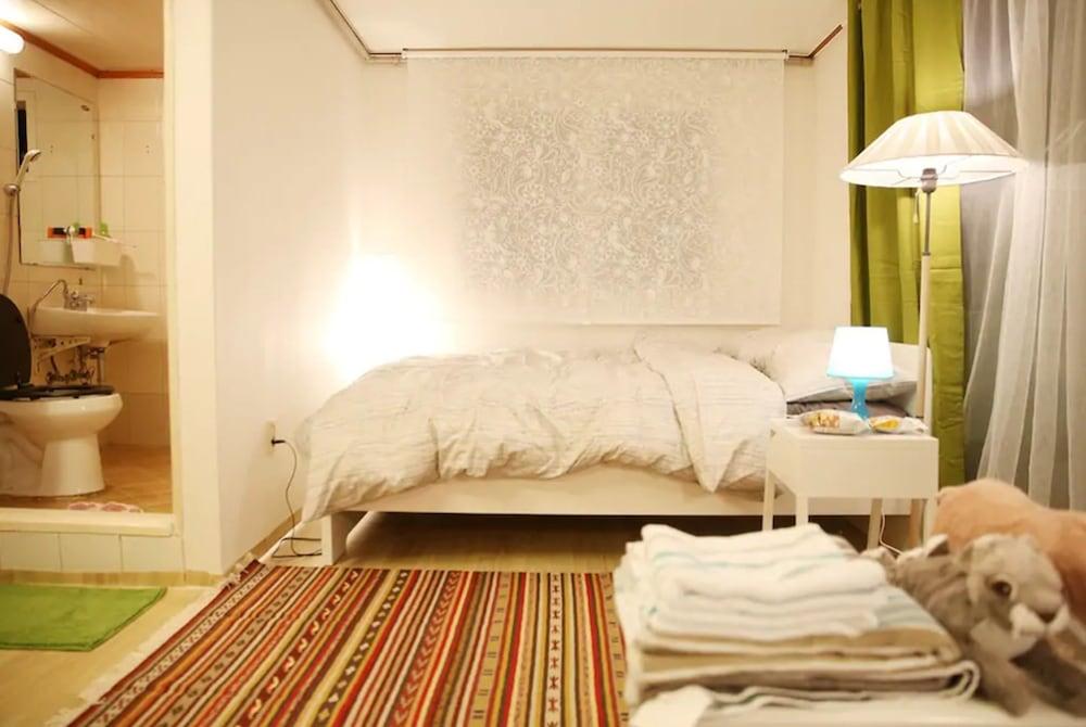JJ's Studio in Hongdae Room