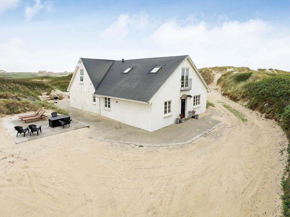 بيسفول هوليداي هوم إن ليمفيج دينمارك ويذ سونا المنطقة الخارجية