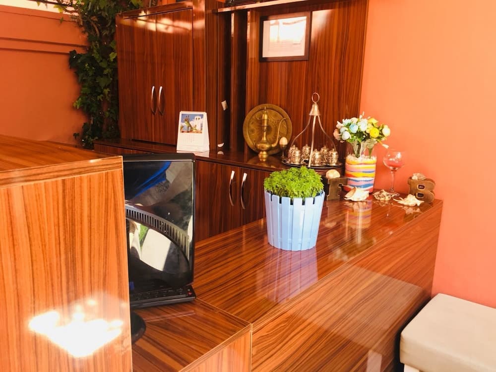 Cundahan Otel Reception