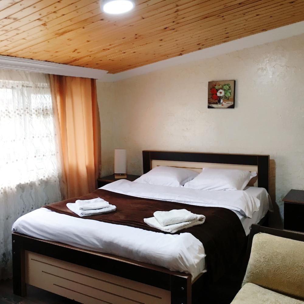 Manoni's Guesthouse Room