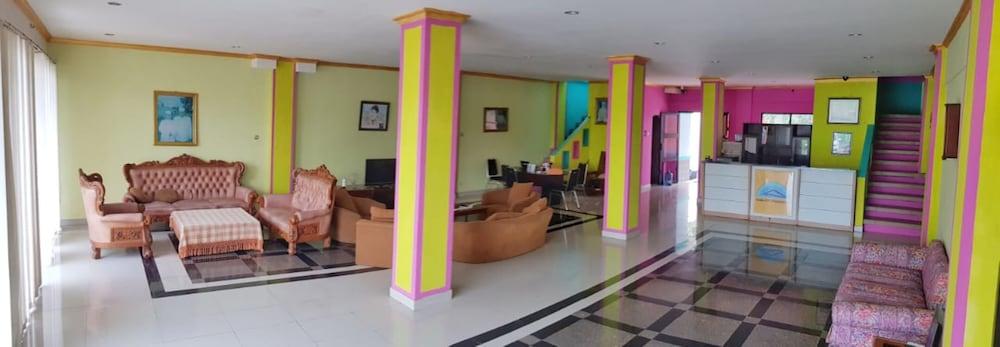Graha LPP Pramindo Inn Reception