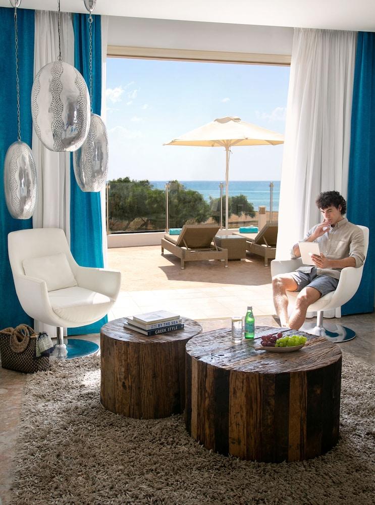 ألثيا كالاميز لاكشري فيلاس باي لويس هوتلز داخلي