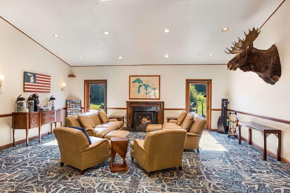 كواليتي إن بيتوسكي- هاربور سبرينغز الردهة