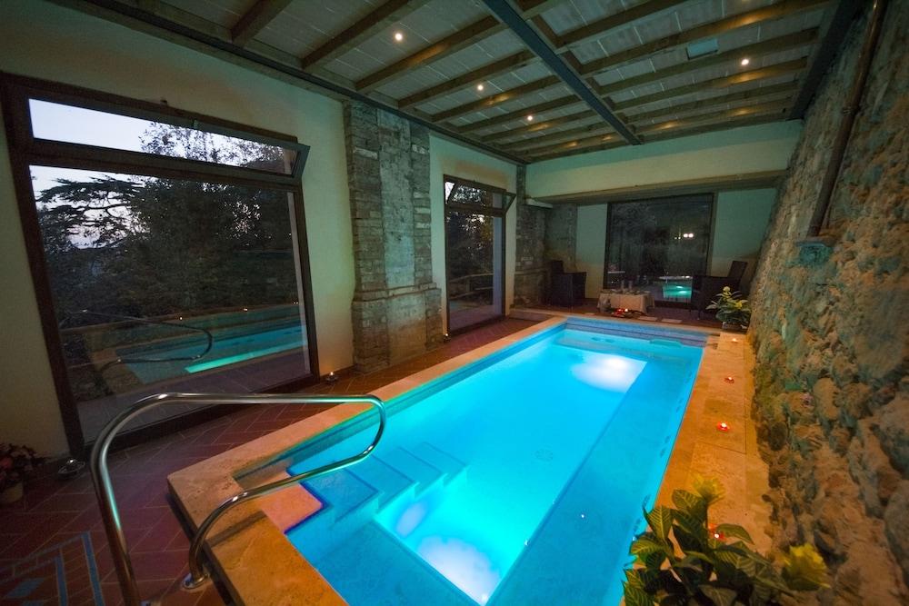 فيلا ليكي هوتل ويلنيس حمام سباحة مغطى