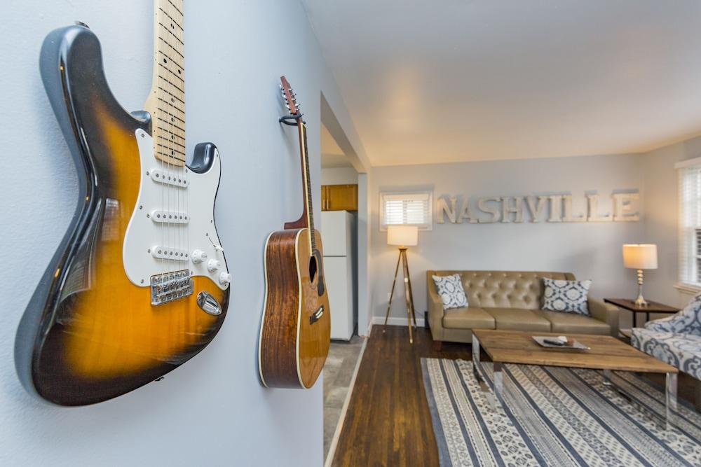 سافور ذا هومي فايب آت إيه شيلد نيست فايف مين داون تاون تفاصيل الفندق من الداخل