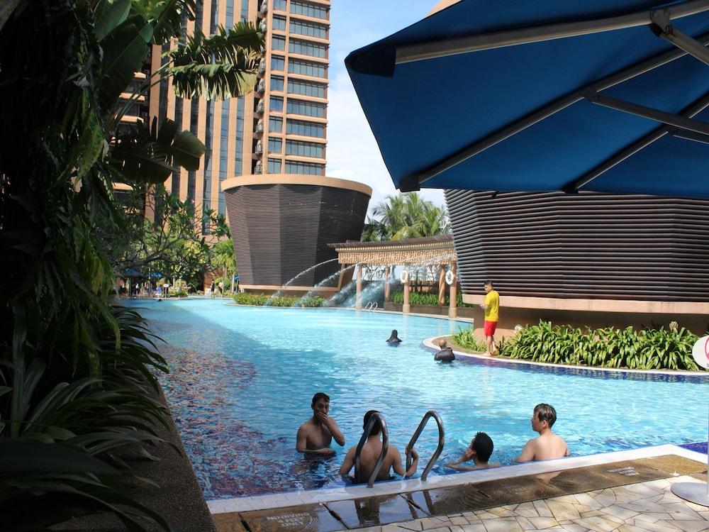 Garden Service Suites at Times Square Outdoor Pool