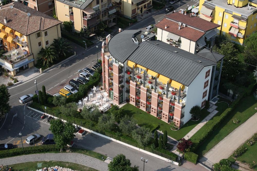 هوتل دو لاك إيه بيلفيو منظر من الجو