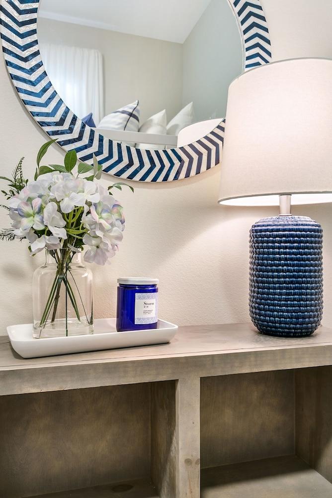 Hosteeva 3BR Steps to St. Charles Ave Interior Detail