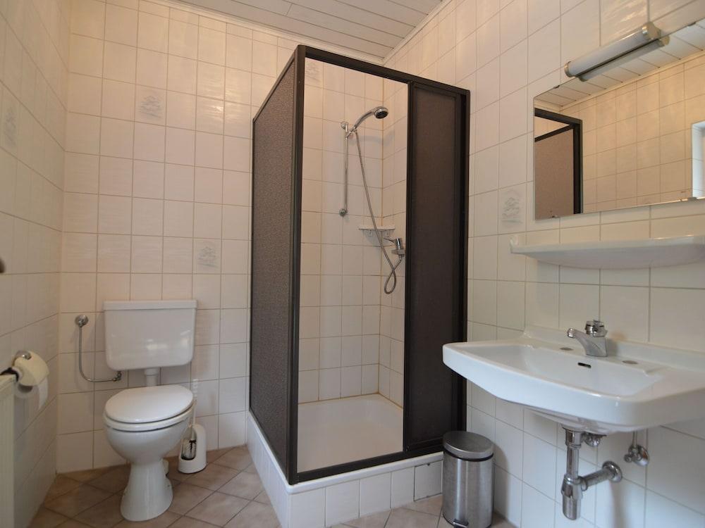 سيمبل أبارتمنت إن فالكينستادت نير شلوسينسيل موسيام حمام