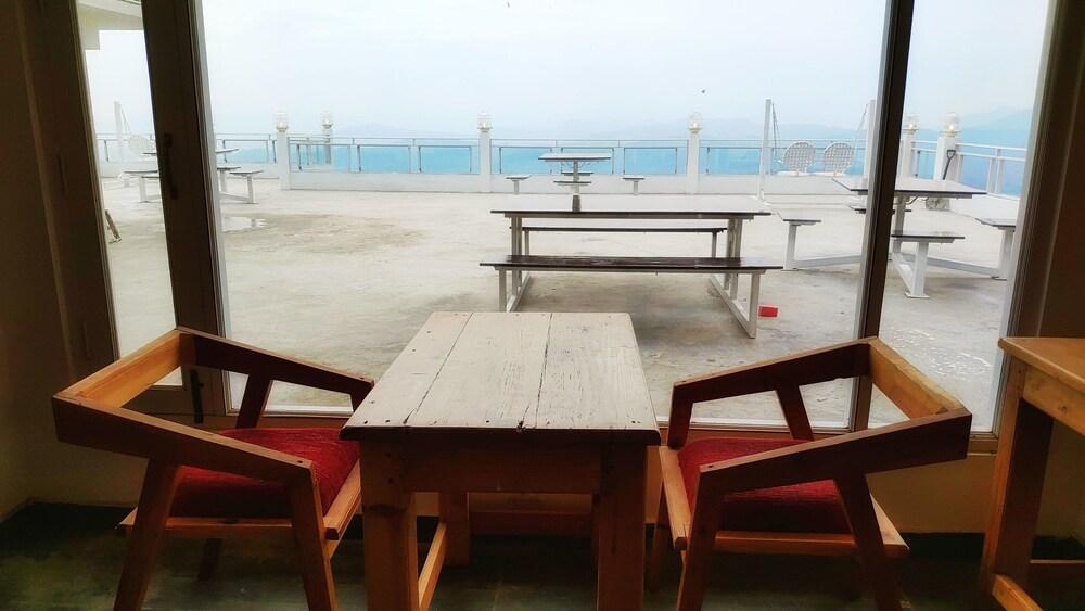 ساميت ستونوود هوتل