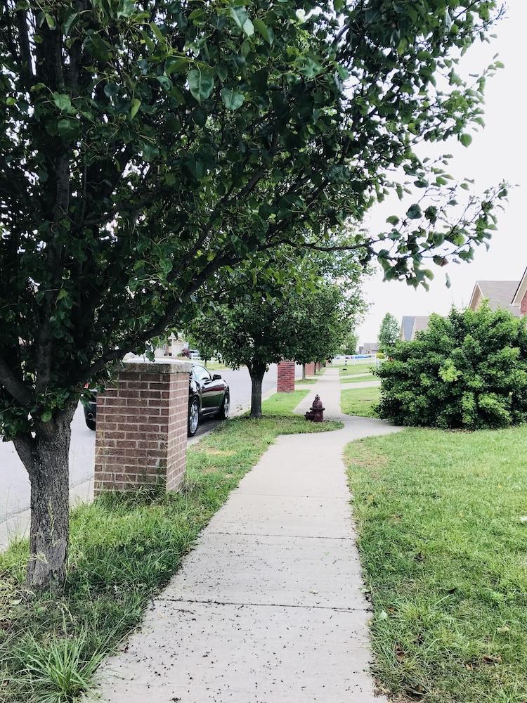 سبيشس 3 بد روم رانش هاوس ويذ باتيو يارد إن إيه كوايت صابرب تفاصيل الفندق من الخارج