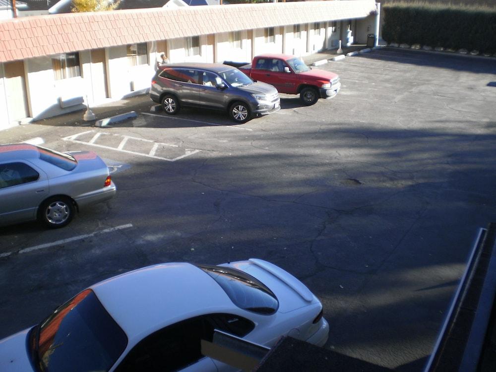 Magnuson Hotel Park Vue Property Grounds