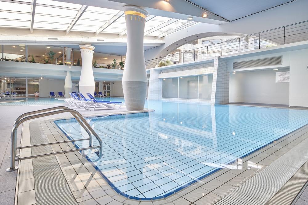 كلوب فاكونس بلو ليه جاردان آتلونتيك حمام سباحة مغطى