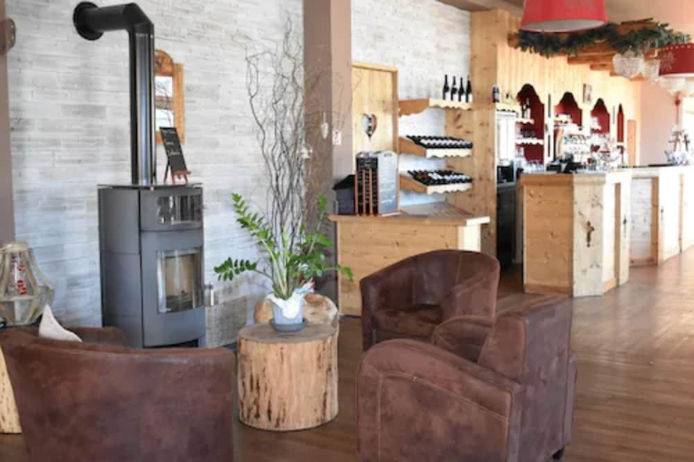 L’Annexe by La Réserve Lobby Sitting Area