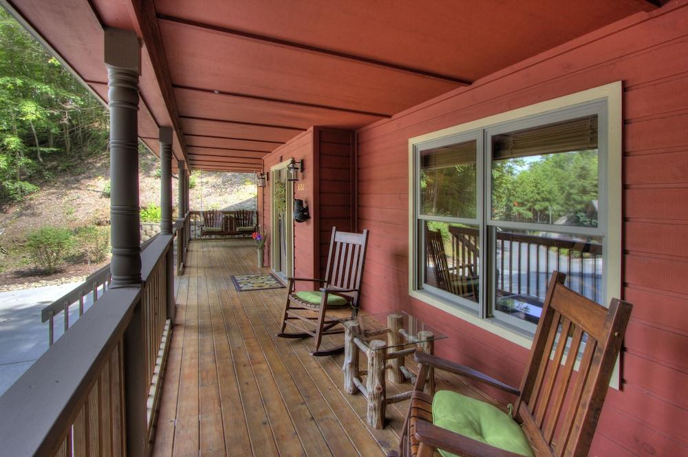 كانتري رودز باي هوني بير كابينز تفاصيل الفندق من الخارج