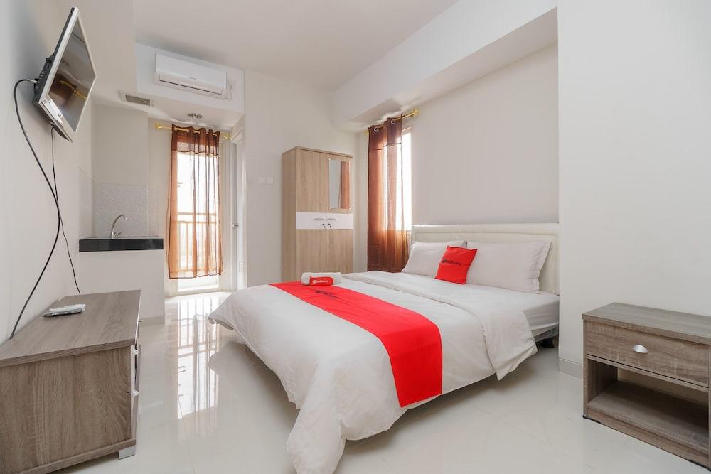 RedDoorz Apartemen @ Green Lake View Cimanggis