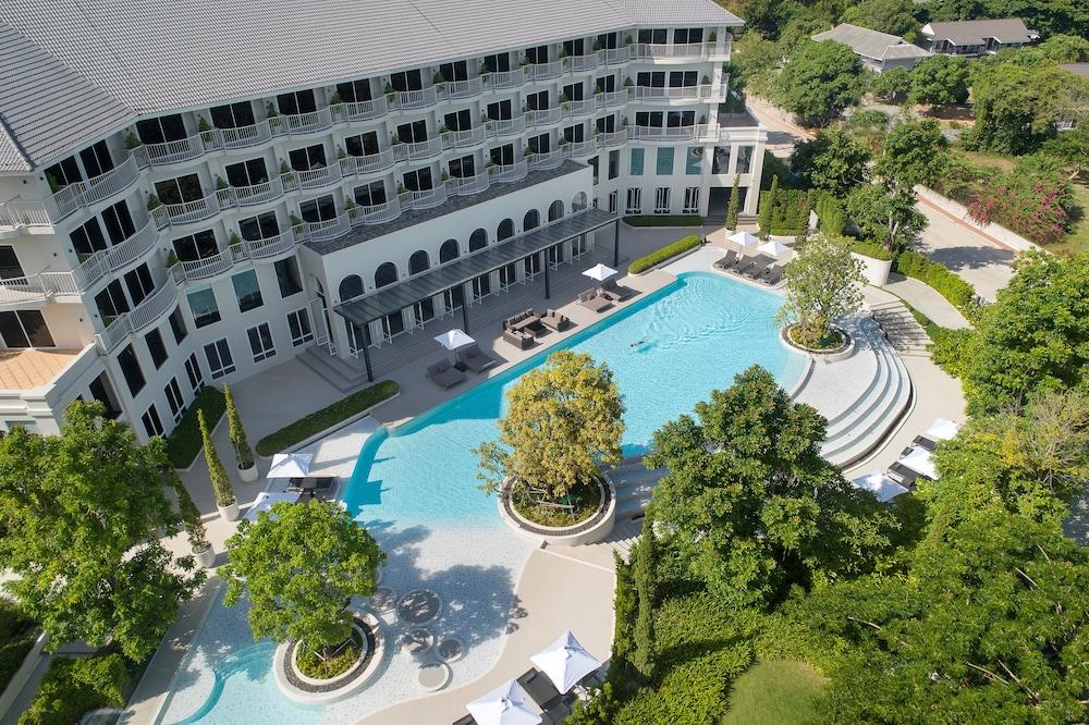 Cross Pattaya Pratamnak Waterslide