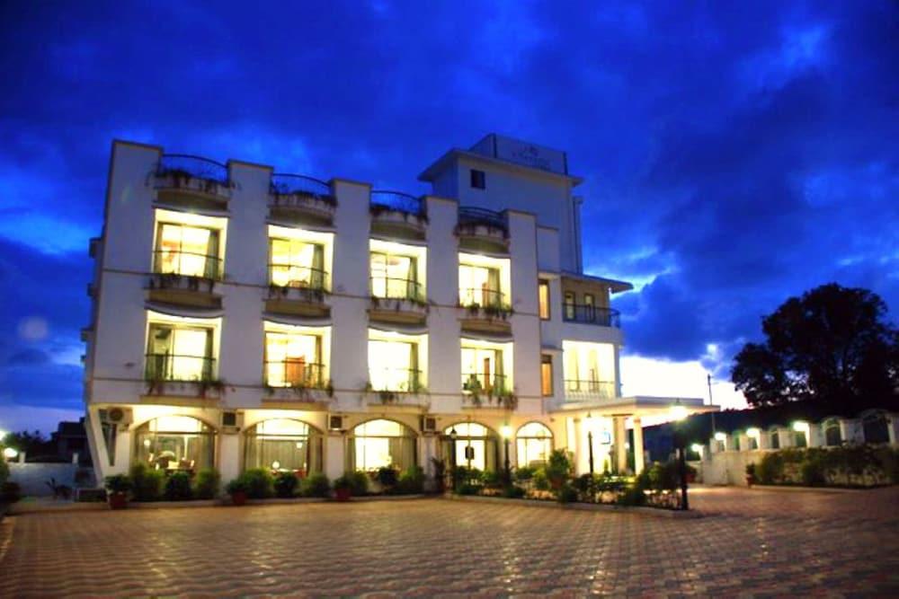 أو واي أو 6066 ريفينير هوليدايز