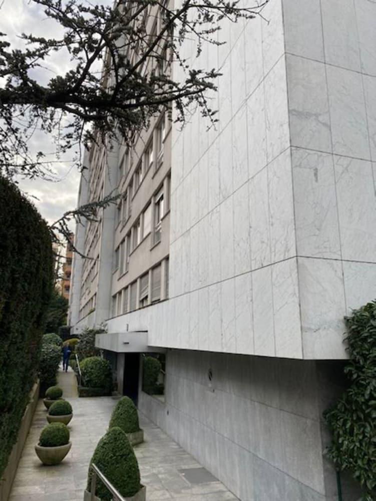 أثيني 40 باي هومنهانسمنت المنطقة الخارجية