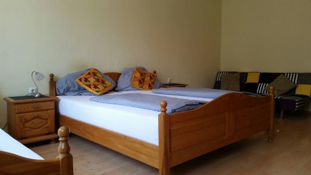 Mantra Gästehaus Room