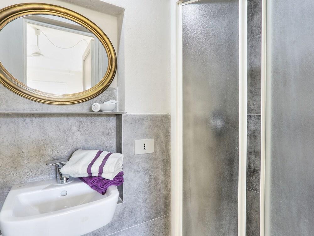 سبيشيوس كوتيدج إن بالايا وذ برايفت بول حمام