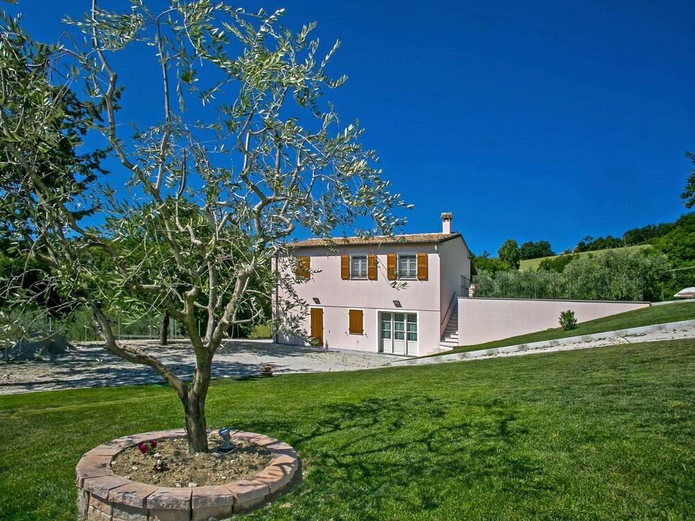 Spacious Villa in Fossombrone With Private Pool Exterior